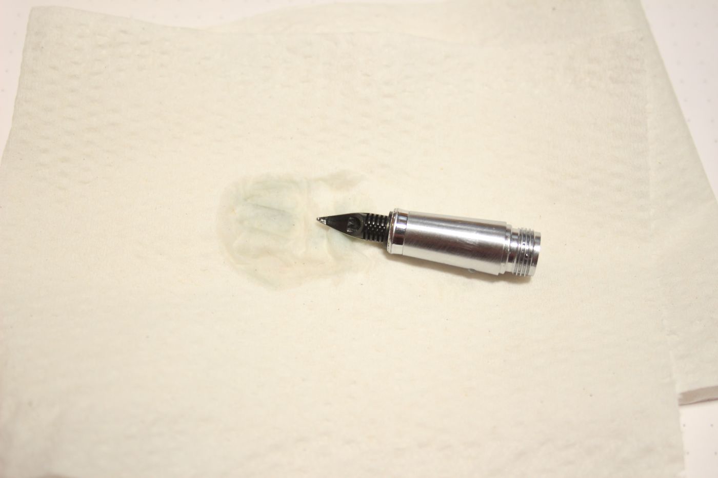 How To Clean a Fountain Pen the Right Way (Illustrated Guide