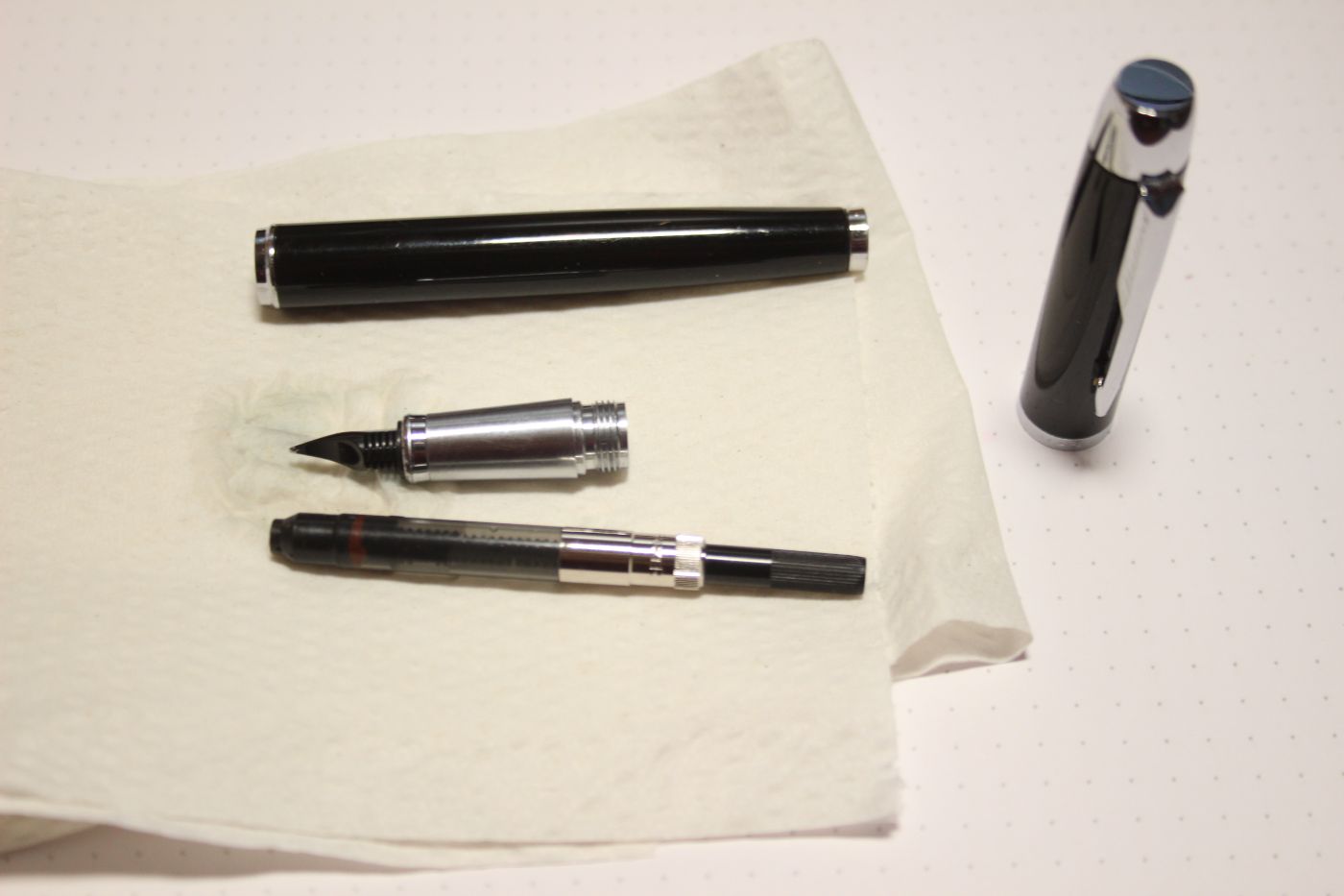 How To Clean a Fountain Pen the Right Way (Illustrated Guide